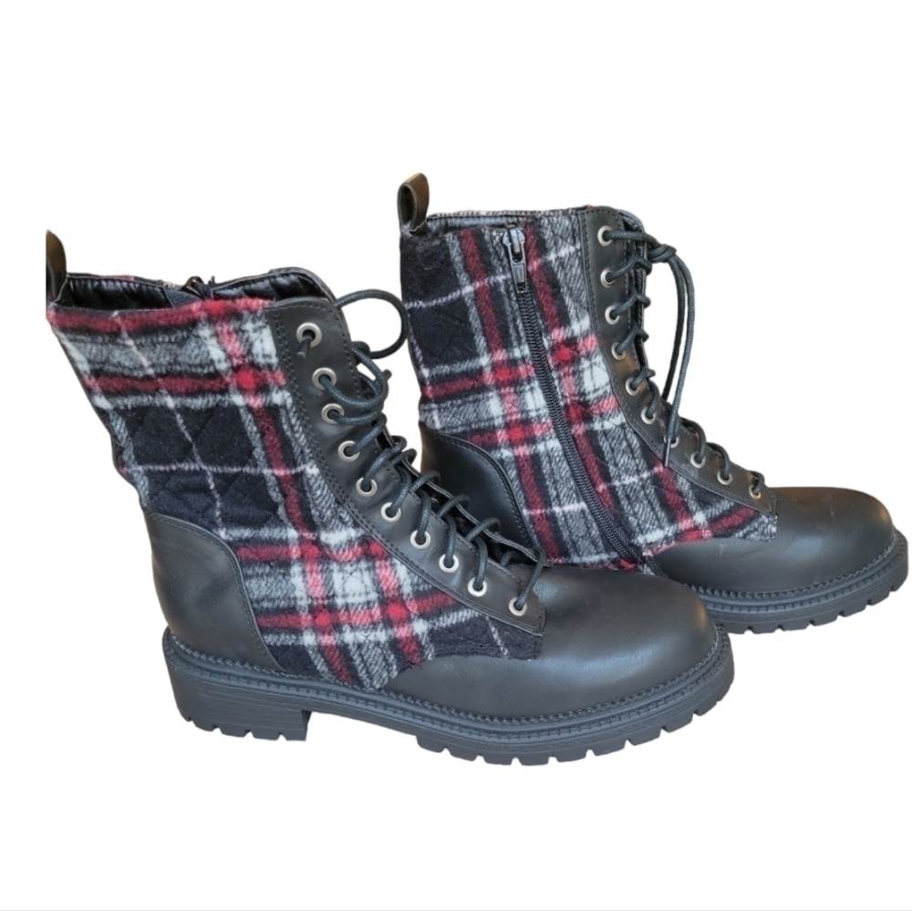 NWOT Rock & Candy Plaid Lug Boots Size 8